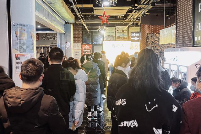 春节档票房破30亿！机构预测档期总票房有望突破90亿